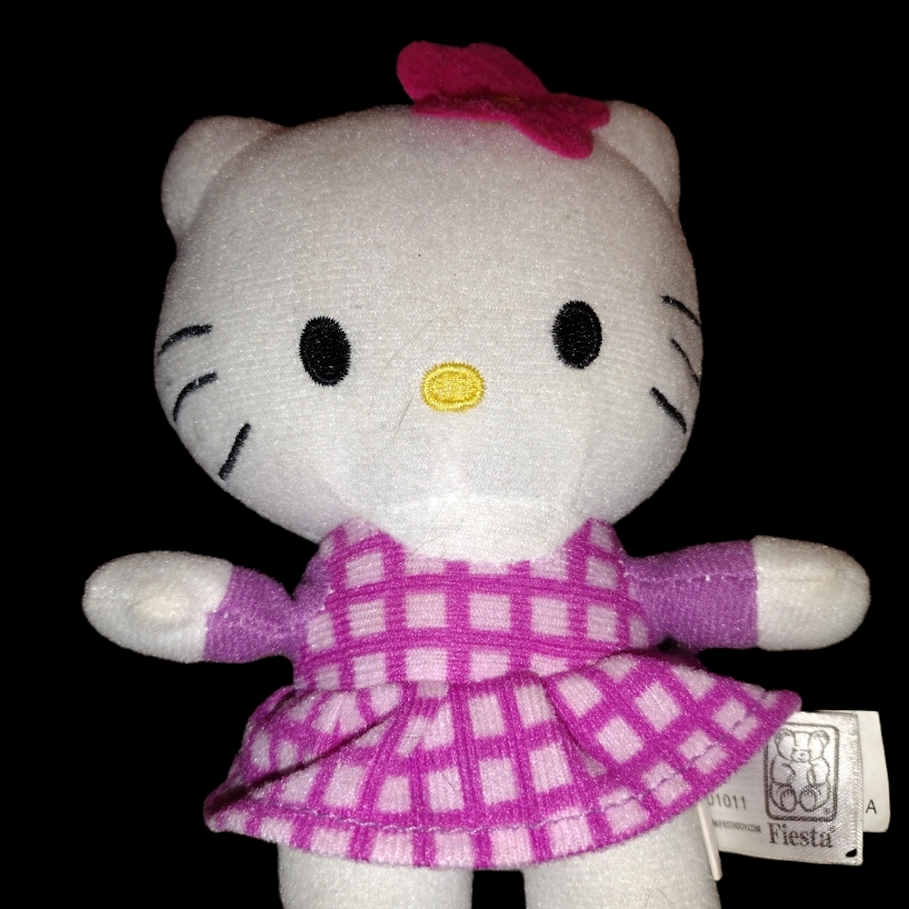 Stuffed Hello Kitty - Picture 3 of 10